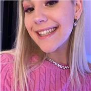 Ragazza diplomata al liceo linguistico, frequento sociologia all’università